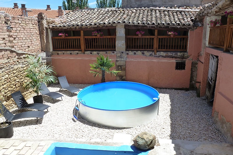 patio con piscina