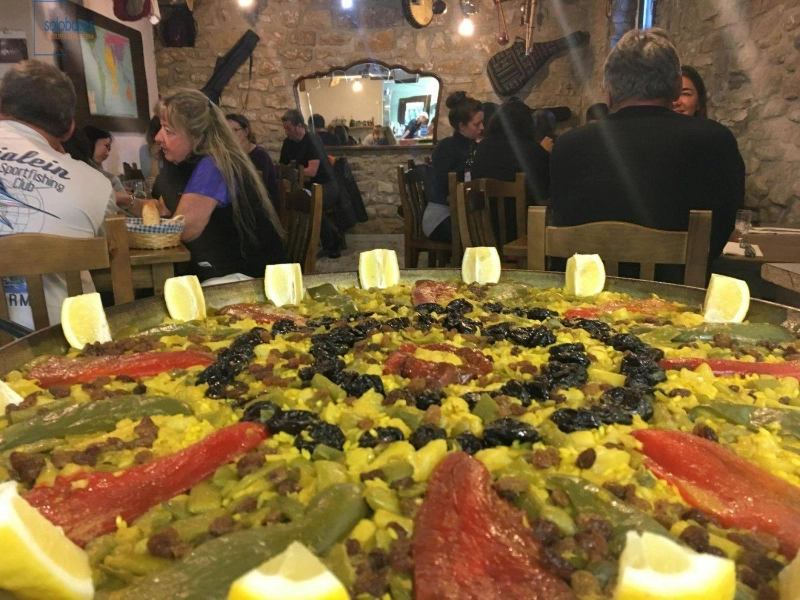 paella-albergue-la-casa-magica-1